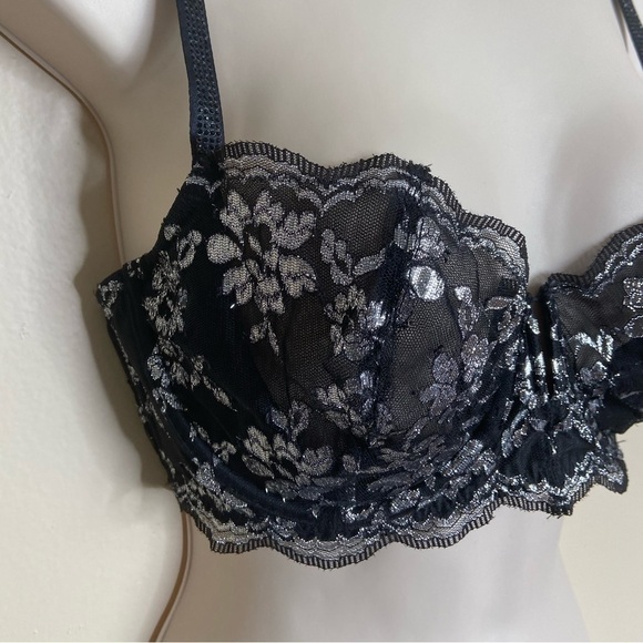 Victoria's Secret Metallic Floral Print Lace Bra size 34DD - Picture 3 of 6
